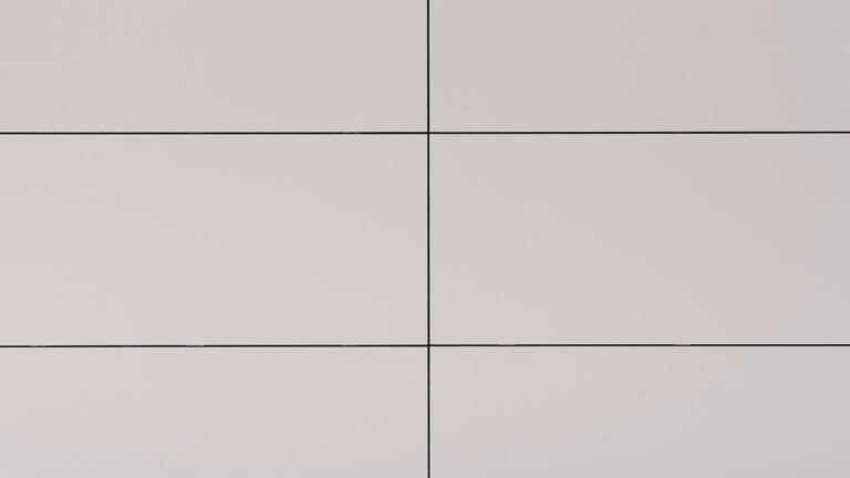 Zašto pločice “bježe” i kako to spriječiti (rješenje koje koriste profesionalci)